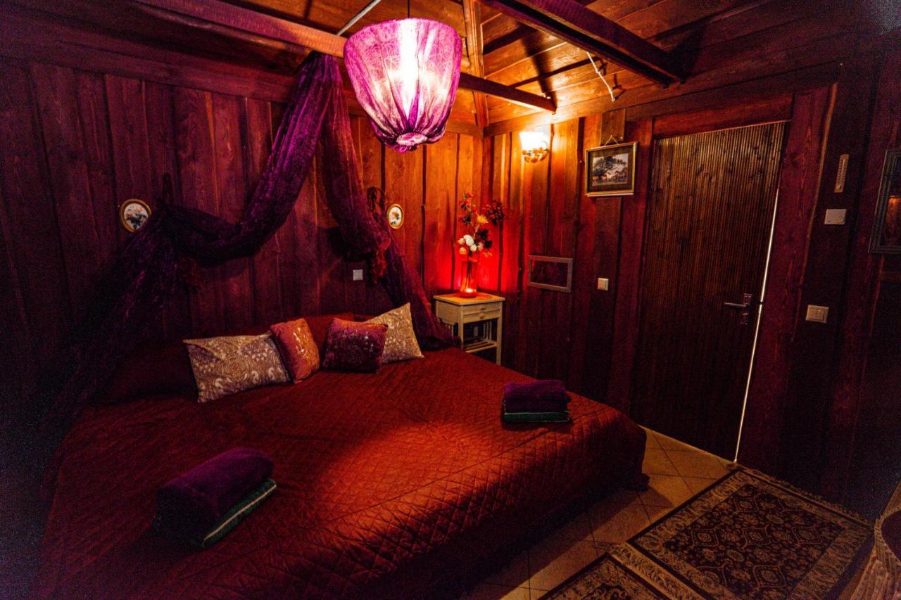 Viesu Nams Melnsils Hotel Ngoại thất bức ảnh
