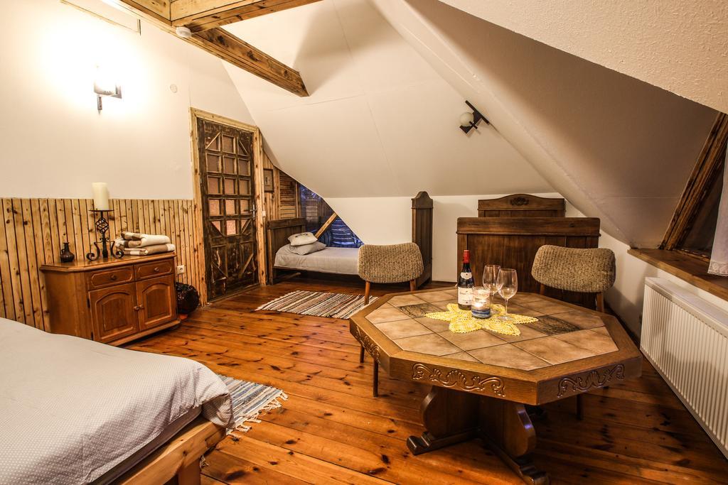 Viesu Nams Melnsils Hotel Ngoại thất bức ảnh