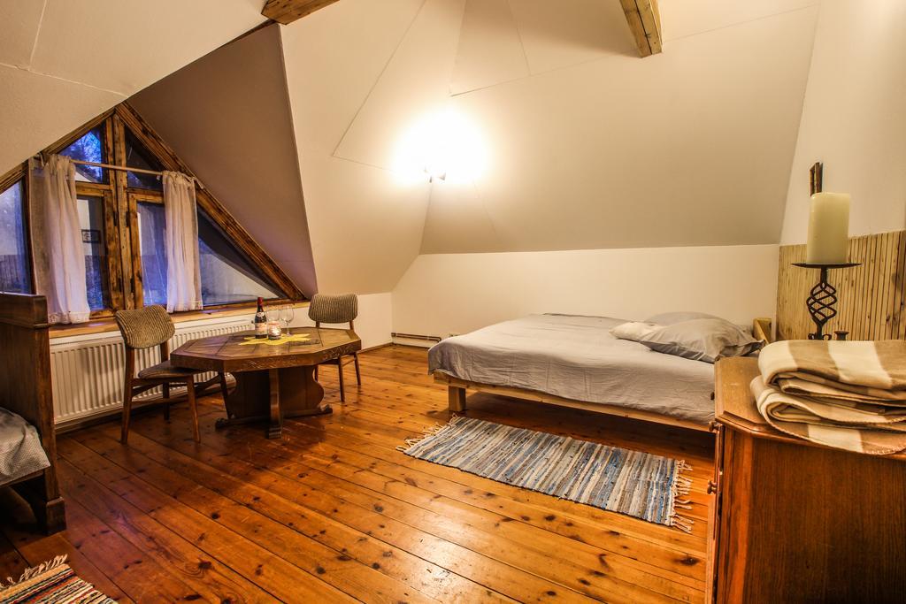 Viesu Nams Melnsils Hotel Ngoại thất bức ảnh