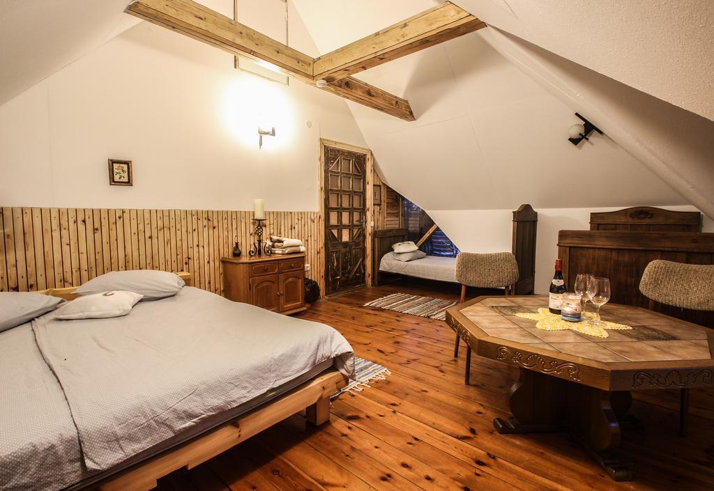 Viesu Nams Melnsils Hotel Ngoại thất bức ảnh