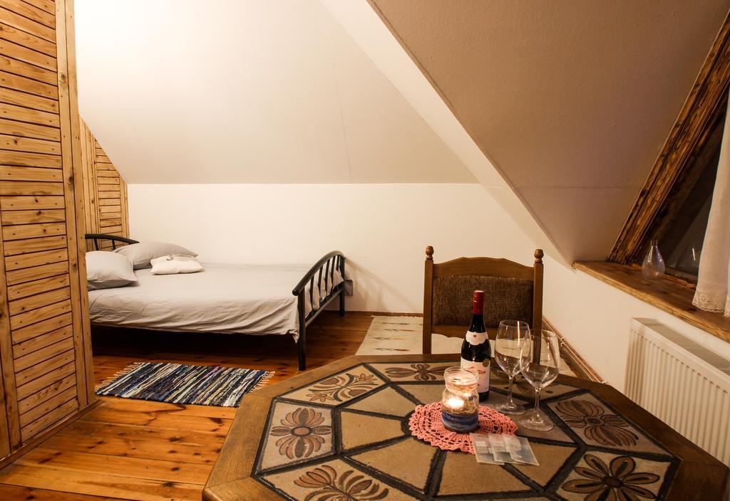 Viesu Nams Melnsils Hotel Ngoại thất bức ảnh